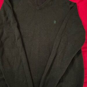 Izod Men's Green Sweater V-Neck. Excellent Condition. No fuzzballs. Smoke free.